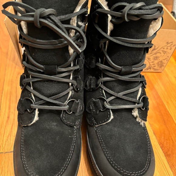 NWT Manitobah Waterproof Lined Boot - Picture 4 of 7